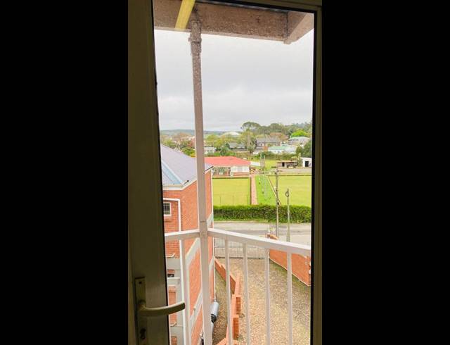 2 BEDROOM PROPERTY TO RENT IN KINGSWOOD